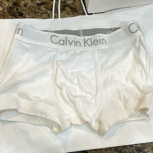 CALVIN KLEIN MODERN BODY-DEFINING fit low rise COTTON STRETCH TRUNK